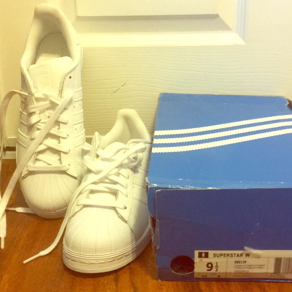 BRAND NEW super star white sz9.5 kits!